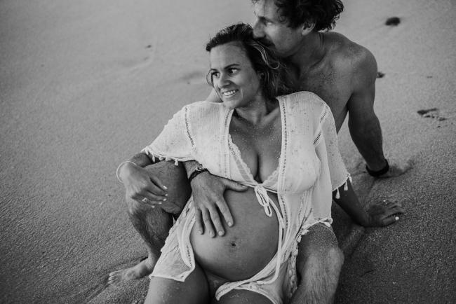 20180505-20180505-DSC_2959-2 Black and white image of couple sitting on the sand during maternity photography Perth session at Burns Beach