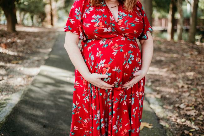 20180609-20180609-DSC_6453 Pregnant woman holding her tummy during maternity photography Perth session at John Oldham Park