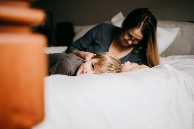 20180610-20180610-DSC_8798 Boy, baby and mother on the bed during lifestyle newborn photography Perth session