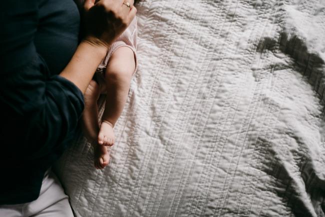 20180610-20180610-DSC_8884 Baby feet on the bed during lifestyle newborn photography Perth session