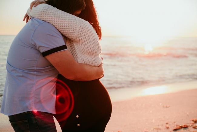 20180616-20180616-DSC_1392 Pregnant couple embracing with sunburst during maternity photography Perth session at Burns Beach