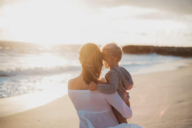 20180703-DSC_5812 Mother and son from behind during a maternity photography Perth session at Burns Beach