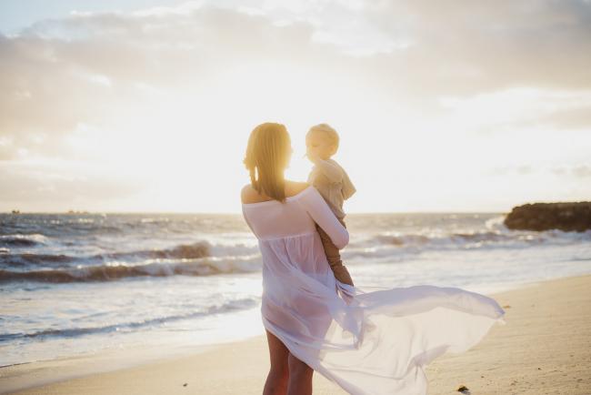 20180703-DSC_5817 mother and son from behind during a maternity photography Perth session at Burns Beach