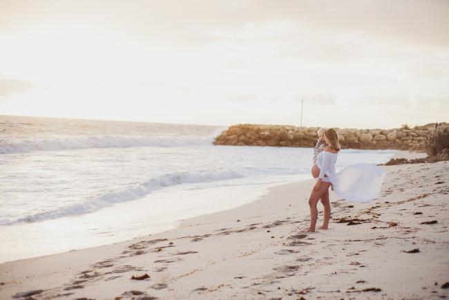 20180703-DSC_5902 mother and son looking at the beach during a maternity photography Perth session at Burns Beach