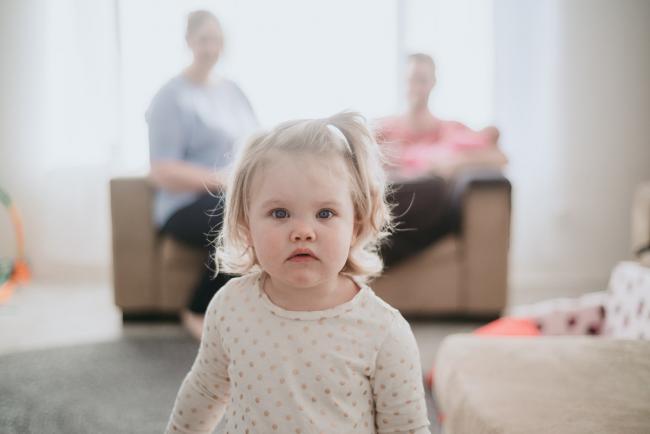 20180720-DSC_8577 little girl looking at the camera during lifestyle newborn photography Perth session