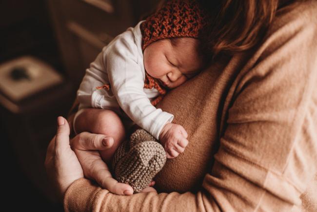 20180809-DSC_7139 baby resting on mother's chest during Fresh 48 photography Perth session