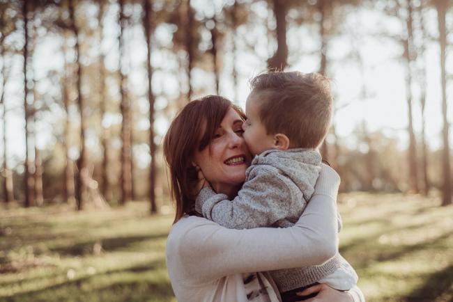 20180901-DSC_0156 mother and son cuddling during family photography Perth session at The Pines Wanneroo