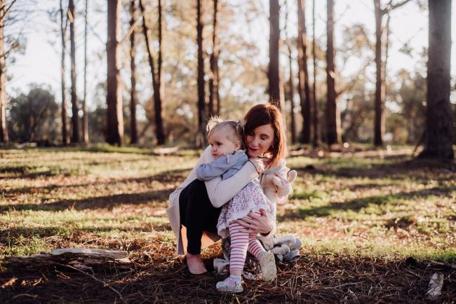 20180901-DSC_0672-1 mother and daughter cuddling during family photography Perth session at The Pines Wanneroo