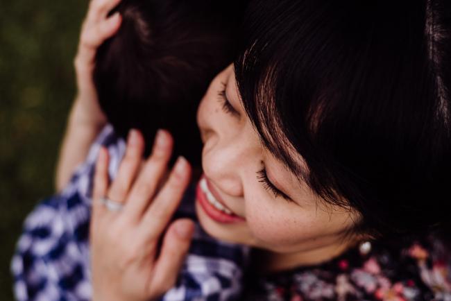 20180908-DSC_3855 close up of mother smiling and embracing her son during extended family photography Perth session at Hyde Park