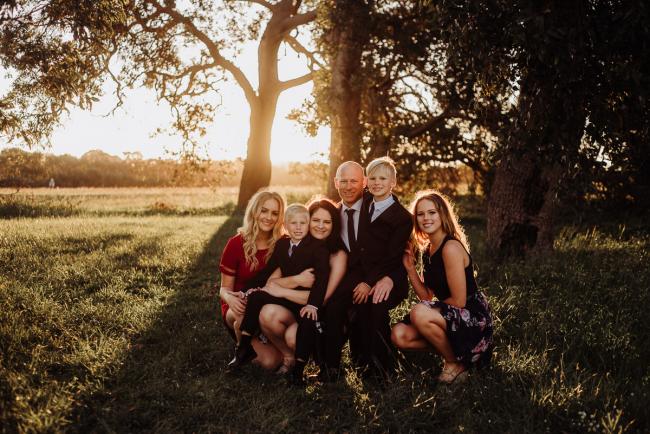 20180909-DSC_5533-3 Family of 6 sitting on the grass during golden hour family photography Perth session at Perry's Paddock
