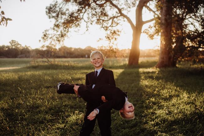 20180909-DSC_5734 Brother lifts his younger brother who dangles upside down during golden hour family photography Perth session at Perry's Paddock