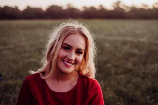 20180909-DSC_6301-1 Beautiful girl smiles at the camera during golden hour family photography Perth session at Perry's Paddock