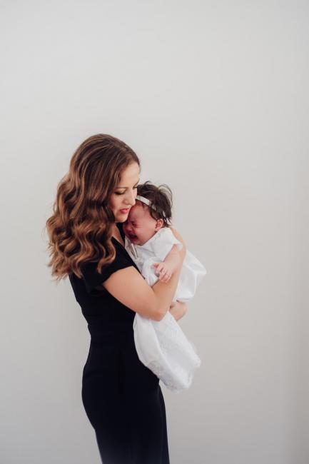 20180930-DSC_9499 Mother holding a crying baby during events photography Perth session