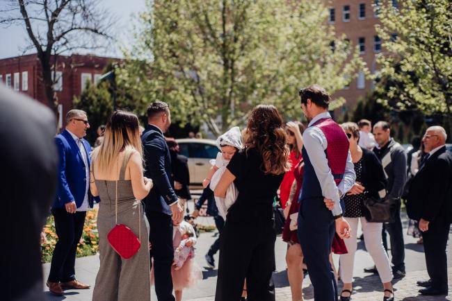 20180930-DSC_9782 Group of people stand outside the church during events photography Perth session