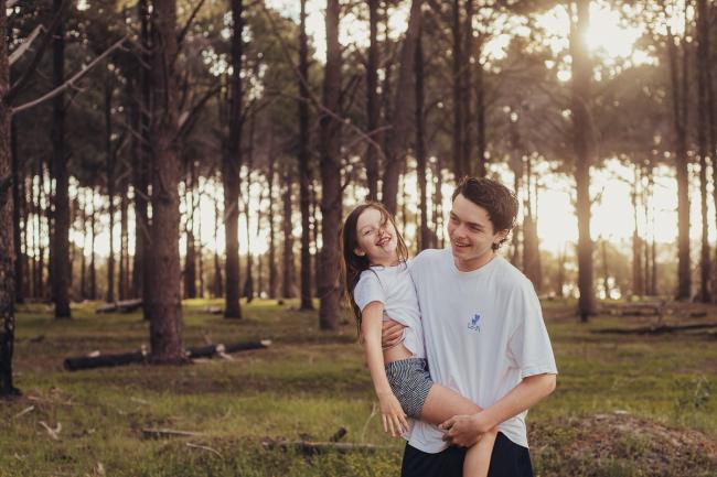 20181005-DSC_0477 Brother lifting his little sister during Perth family photography session at The Pines Wanneroo