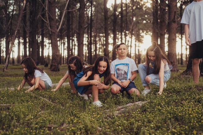 20181005-DSC_0640 Cousins picking flowers during Perth family photography session at The Pines Wanneroo