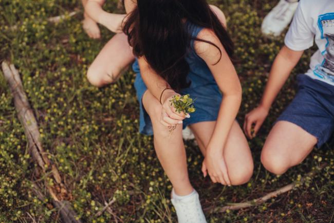 20181005-DSC_0656 Girl holding flower during Perth family photography session at The Pines Wanneroo