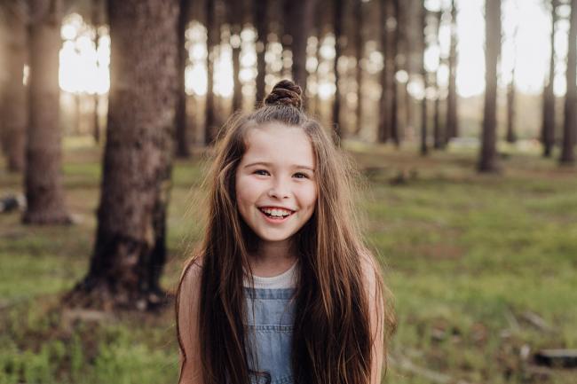 20181005-DSC_0684 Girl smiling at the camera during Perth family photography session at The Pines Wanneroo