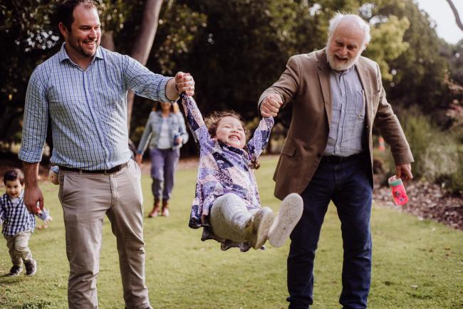 20180908-DSC_3130 Two men swing little girl between them during extended family photography Perth session at Hyde Park