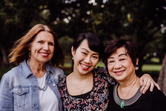 20180908-DSC_4149 Three women smile at the camera during extended family photography Perth session at Hyde Park