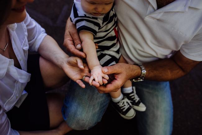 Close up of mother father and son's hands during a mini session with Perth family photographer at Hyde Park