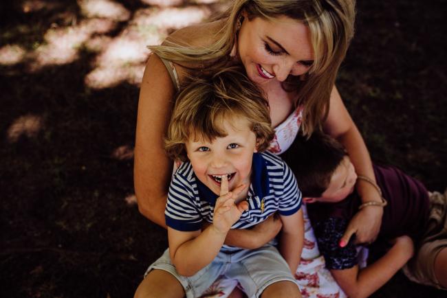 20181104-DSC_6998 Little boy looking up whilst sitting on his mothers lap during a mini session with Perth family photographer at Hyde Park