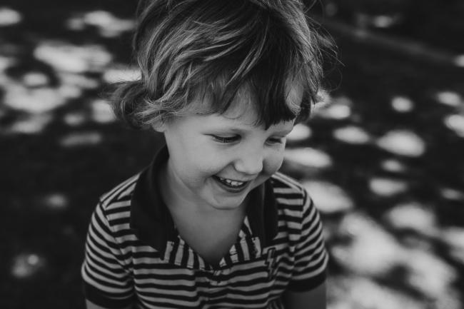 20181104-DSC_7074 Black and white image of a little boy during a mini session with Perth family photographer at Hyde Park