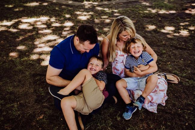 20181104-DSC_7110 Family of 4 sitting on the grass and tickling each other during a mini session with Perth family photographer at Hyde Park