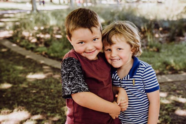 20181104-DSC_7141 Two brothers hugging during a mini session with Perth family photographer at Hyde Park