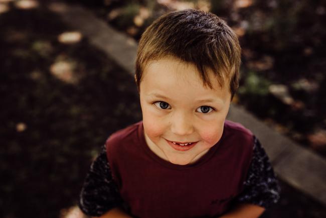20181104-DSC_7188 Little boy looking up and smiling during a mini session with Perth family photographer at Hyde Park