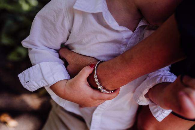 Mum and son's hands during a mini session with Perth family photographer at Hyde Park