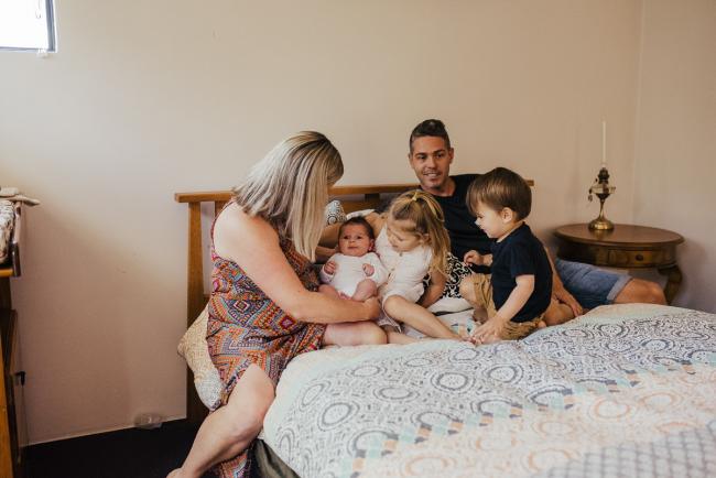 20181111-DSC_8000-1 Family of 5 sitting on the bed with their new baby in a lifestyle family photography session Perth