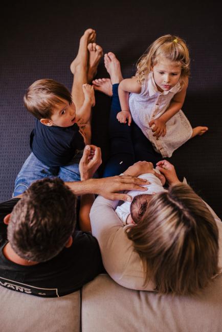 20181111-DSC_8413-1 top down shot of parents sitting on the floor with their 3 kids on their laps in a lifestyle family photography session Perth