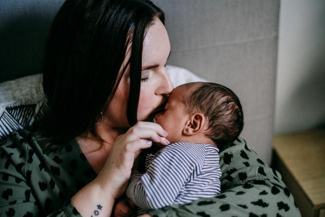 20180706-20180706-DSC_6597 Mother kissing her new baby boy's head during a newborn lifestyle session in Perth