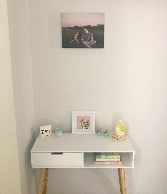 Jade-Morgan-Displaying-Photos