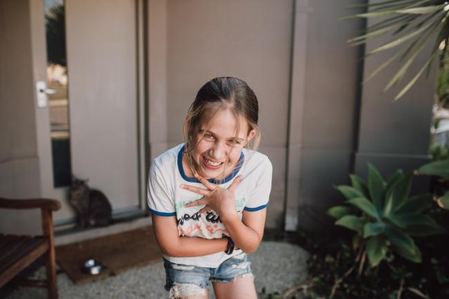 20190321-DSC_7134 Girl laughing with Perth family photographer