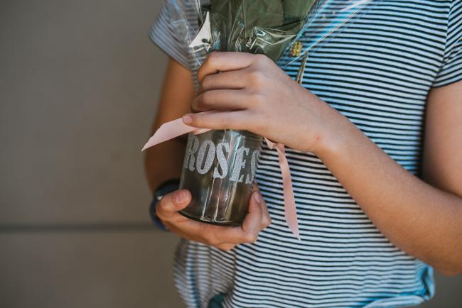 Family-Photography-Perth-1-of-25 Girls hands holding a vase with the word 'roses' written on it with Perth family photographer