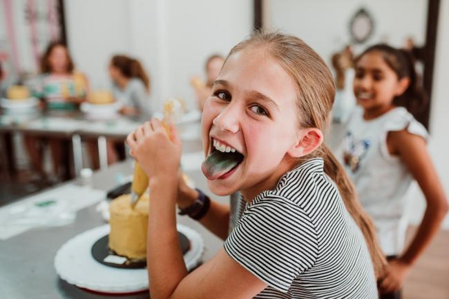 Family-Photography-Perth-20-of-25 Girl's poking out her green tongue during a Birthday party at Cakes Tinz 'n' Thingz with Perth family photographer