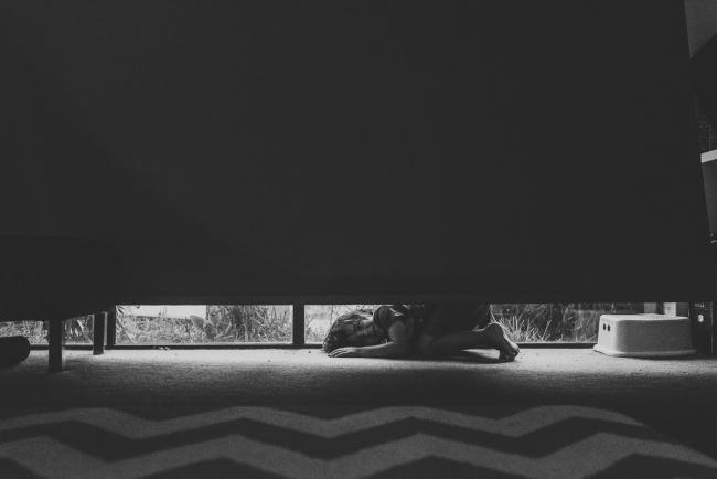 20190403-DSC_9842 Black and white image of little boy poking out under the blinds with Perth family photographer