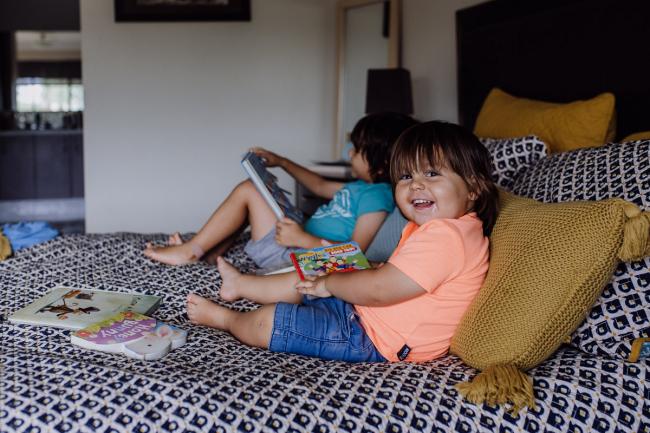 20190404-DSC_9856 Brothers sitting on the bed reading books with Perth family photographer