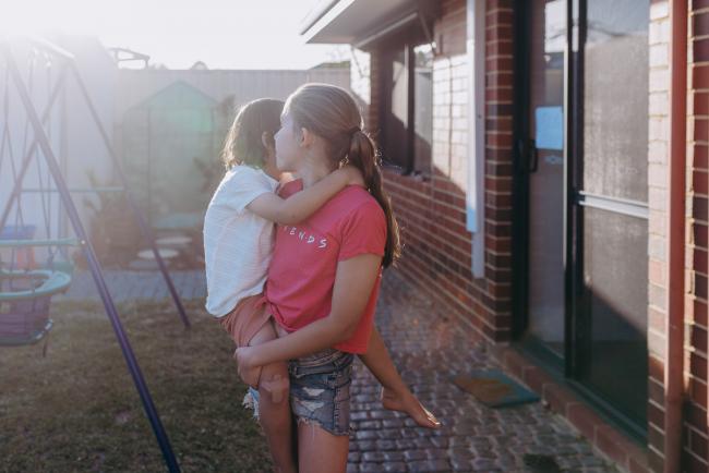 20190406-DSC_0117 Girl carrying her little brother outside with Perth family lifestyle photographer