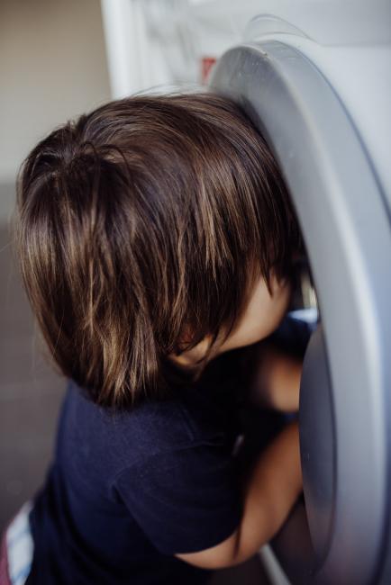 20190411-DSC_1605 Little boy with his face pressed against the washing machine with Perth family photographer