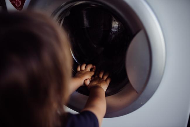 20190411-DSC_1609 Little boy with his hands touching the washing machine with Perth family photographer