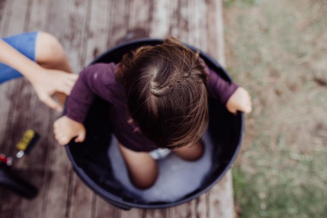 20190416-DSC_1700 Top down image of boy in a bucket of soapy water with Perth family photographer