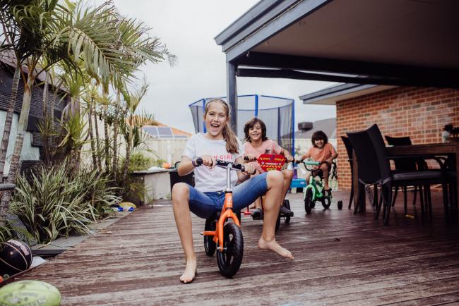20190416-DSC_1709 Bike races in the backyard with Perth family photographer