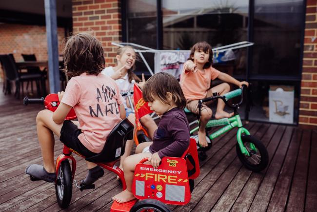 20190416-DSC_1725 Four kids on bikes in the backyard with Perth family photographer