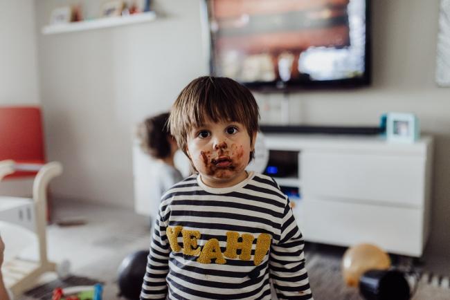 20190420-DSC_1772 Little boy with his face covered in chocolate with family photographer Perth