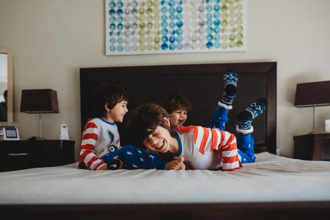 20190422-DSC_2314 Boy laughing on the bed with his brothers with family photographer Perth