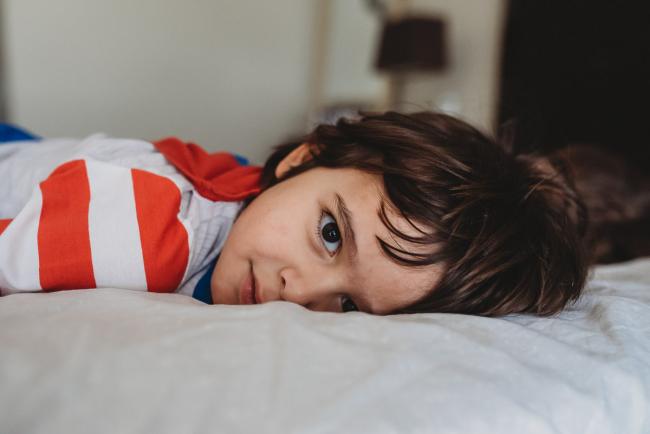 20190422-DSC_2529 Boy looking at the camera as he lays on his tummy with family photographer Perth