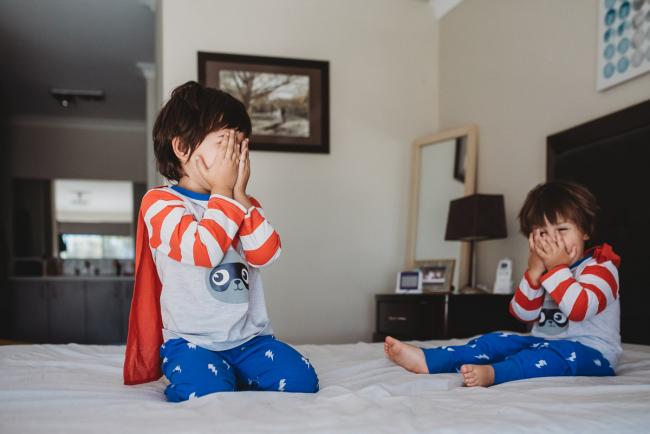 20190422-DSC_2537 Brothers playing peekaboo on the bed with family photographer Perth